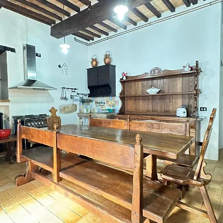 בית חווה Il Borgo Del Lupo Relax Family In Tuscany With Restaurant & Swimming Pool סרטאנו
